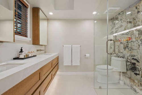 4613 Caulfeild Drive, West Vancouver, BC - Indoor Photo Showing Bathroom