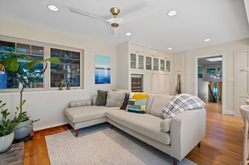 4613 Caulfeild Drive, West Vancouver, BC - Indoor Photo Showing Living Room