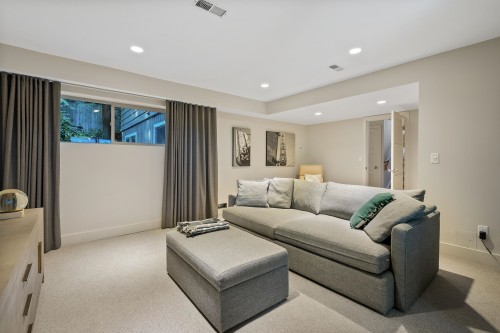 4613 Caulfeild Drive, West Vancouver, BC - Indoor Photo Showing Living Room