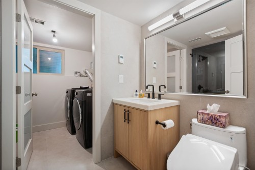 4613 Caulfeild Drive, West Vancouver, BC - Indoor Photo Showing Laundry Room