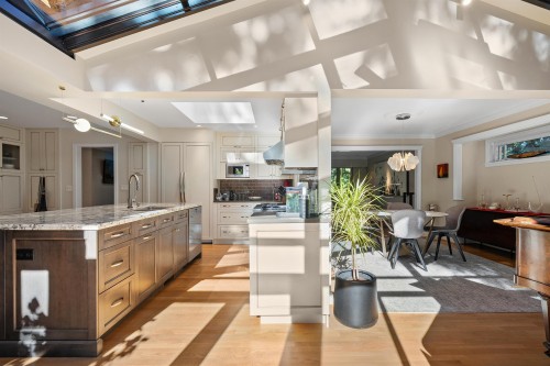 4613 Caulfeild Drive, West Vancouver, BC - Indoor Photo Showing Kitchen With Upgraded Kitchen