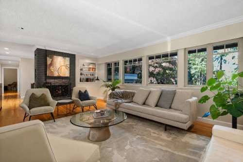 4613 Caulfeild Drive, West Vancouver, BC - Indoor Photo Showing Living Room