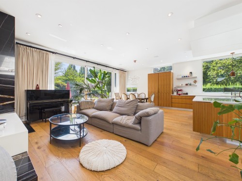 2996 11Th Avenue W, Vancouver, BC - Indoor Photo Showing Living Room