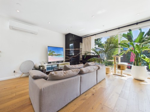 2996 11Th Avenue W, Vancouver, BC - Indoor Photo Showing Living Room