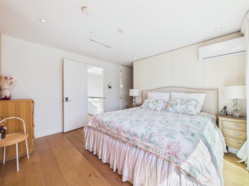 2996 11Th Avenue W, Vancouver, BC - Indoor Photo Showing Bedroom