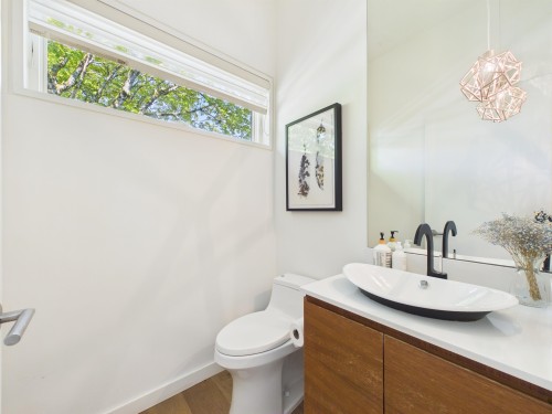 2996 11Th Avenue W, Vancouver, BC - Indoor Photo Showing Bathroom