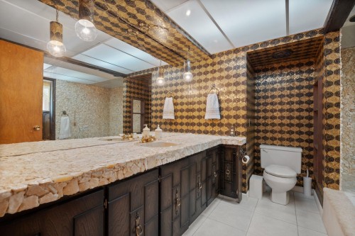 8660 Fairfax Crescent, Richmond, BC - Indoor Photo Showing Bathroom