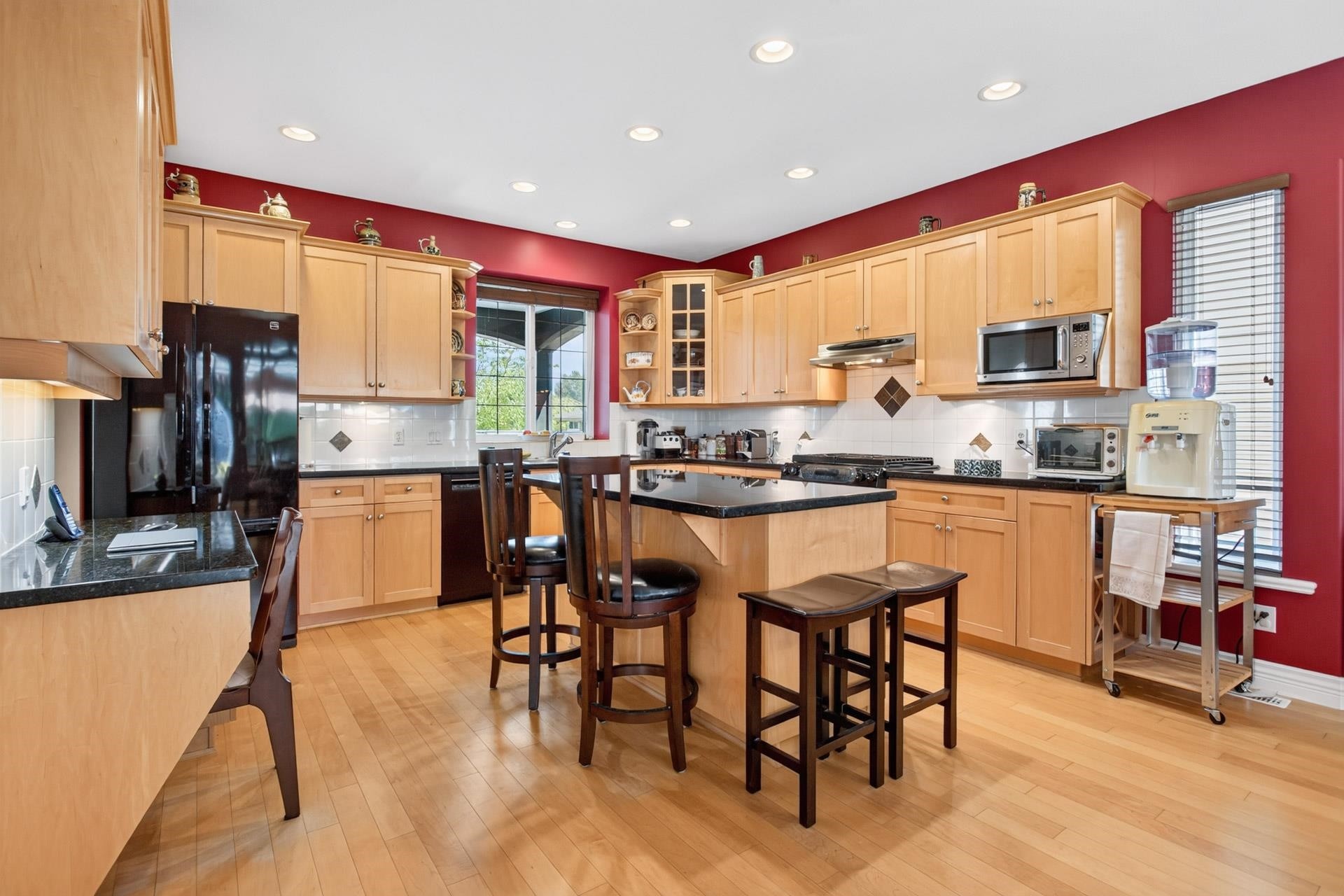 1708 Paddock Drive, Coquitlam, BC - Indoor Photo Showing Kitchen