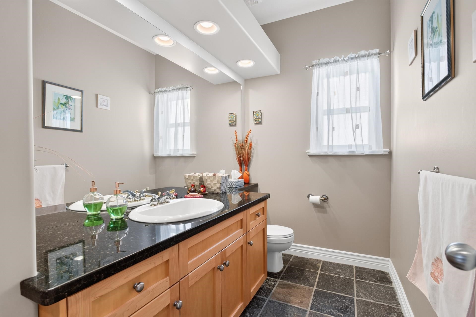 1708 Paddock Drive, Coquitlam, BC - Indoor Photo Showing Bathroom