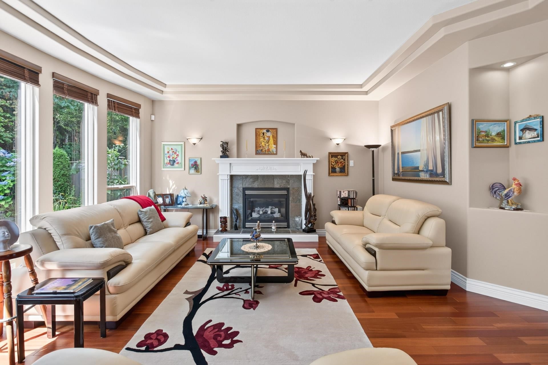 1708 Paddock Drive, Coquitlam, BC - Indoor Photo Showing Living Room With Fireplace
