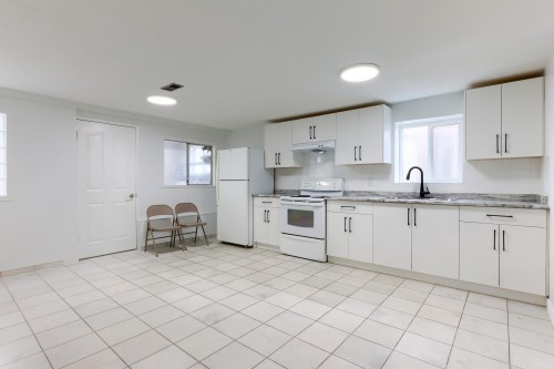 1743 49Th Avenue E, Vancouver, BC - Indoor Photo Showing Kitchen