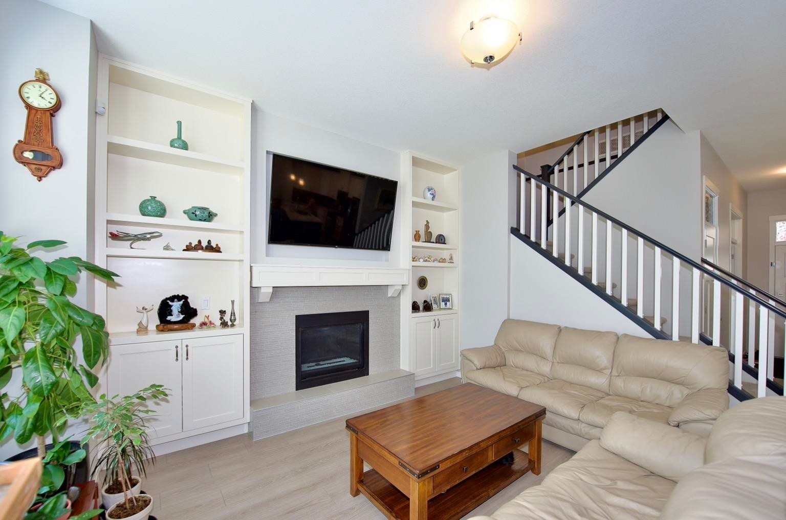 24442 113 Avenue, Maple Ridge, BC - Indoor Photo Showing Living Room With Fireplace