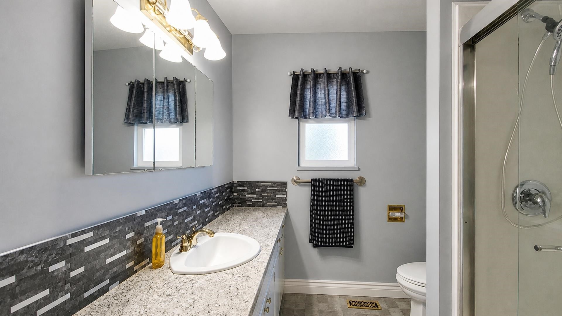 1798 Heather Avenue, Port Coquitlam, BC - Indoor Photo Showing Bathroom