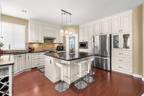 3285 Chartwell Green, Coquitlam, BC - Indoor Photo Showing Kitchen With Upgraded Kitchen