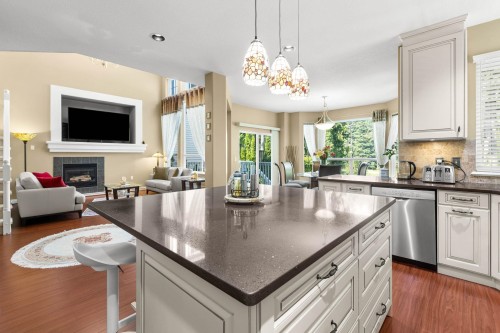 3285 Chartwell Green, Coquitlam, BC - Indoor Photo Showing Kitchen With Fireplace With Upgraded Kitchen