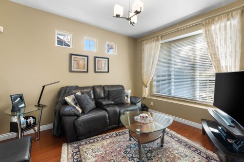 3285 Chartwell Green, Coquitlam, BC - Indoor Photo Showing Living Room