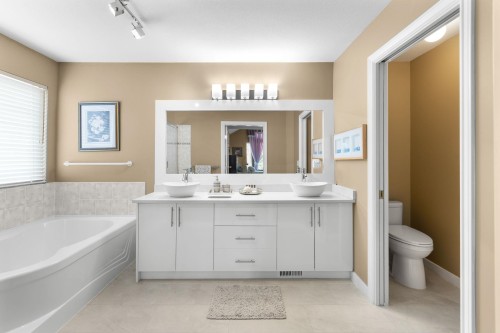 3285 Chartwell Green, Coquitlam, BC - Indoor Photo Showing Bathroom