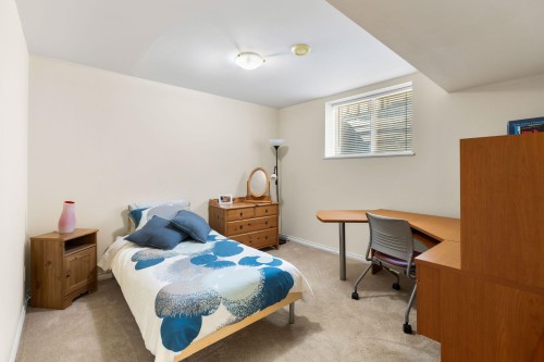 3285 Chartwell Green, Coquitlam, BC - Indoor Photo Showing Bedroom