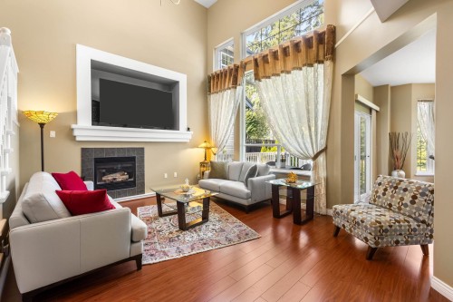 3285 Chartwell Green, Coquitlam, BC - Indoor Photo Showing Living Room With Fireplace