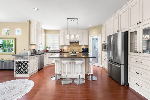 3285 Chartwell Green, Coquitlam, BC - Indoor Photo Showing Kitchen With Upgraded Kitchen
