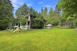 1523 Grandview Road Gibsons, BC V0N 1V5