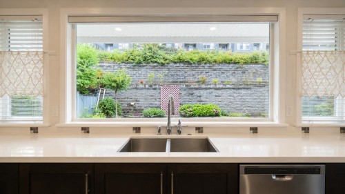 3513 Hadley Wood, Coquitlam, BC - Indoor Photo Showing Kitchen With Double Sink