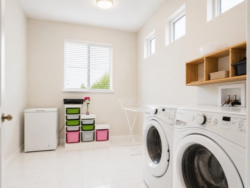 3513 Hadley Wood, Coquitlam, BC - Indoor Photo Showing Laundry Room