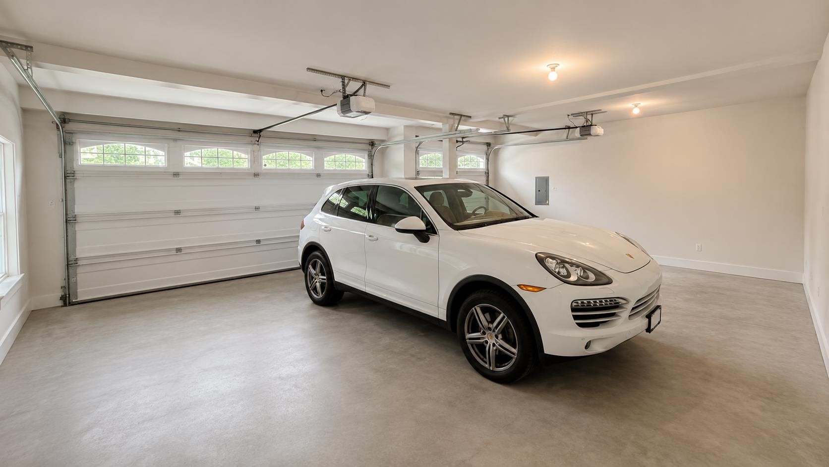 3513 Hadley Wood, Coquitlam, BC - Indoor Photo Showing Garage