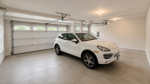 3513 Hadley Wood, Coquitlam, BC - Indoor Photo Showing Garage