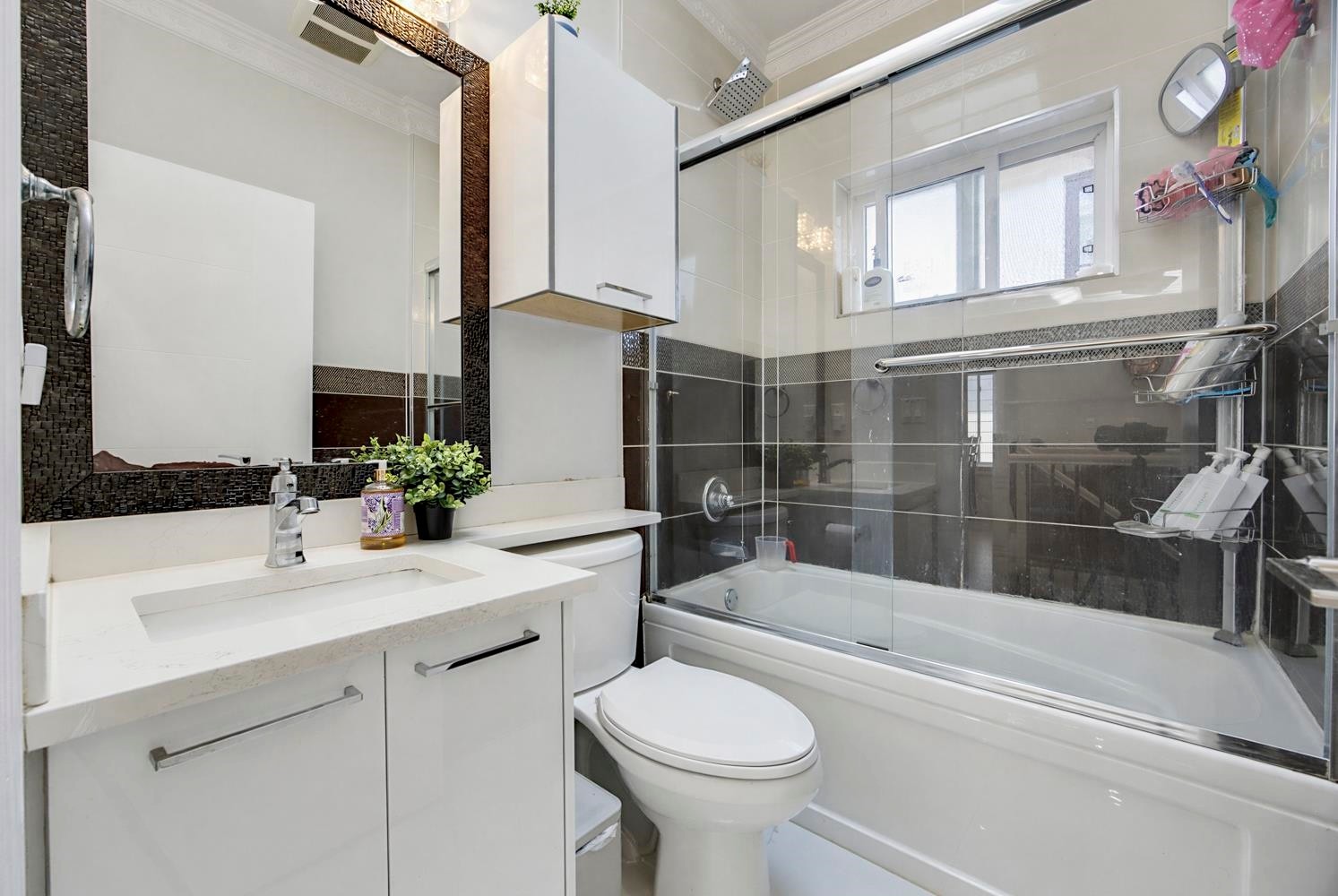 765 Skeena Street, Vancouver, BC - Indoor Photo Showing Bathroom
