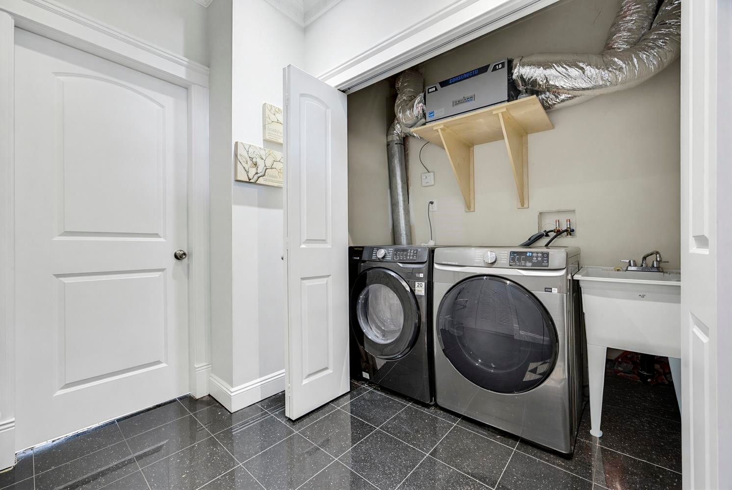 765 Skeena Street, Vancouver, BC - Indoor Photo Showing Laundry Room