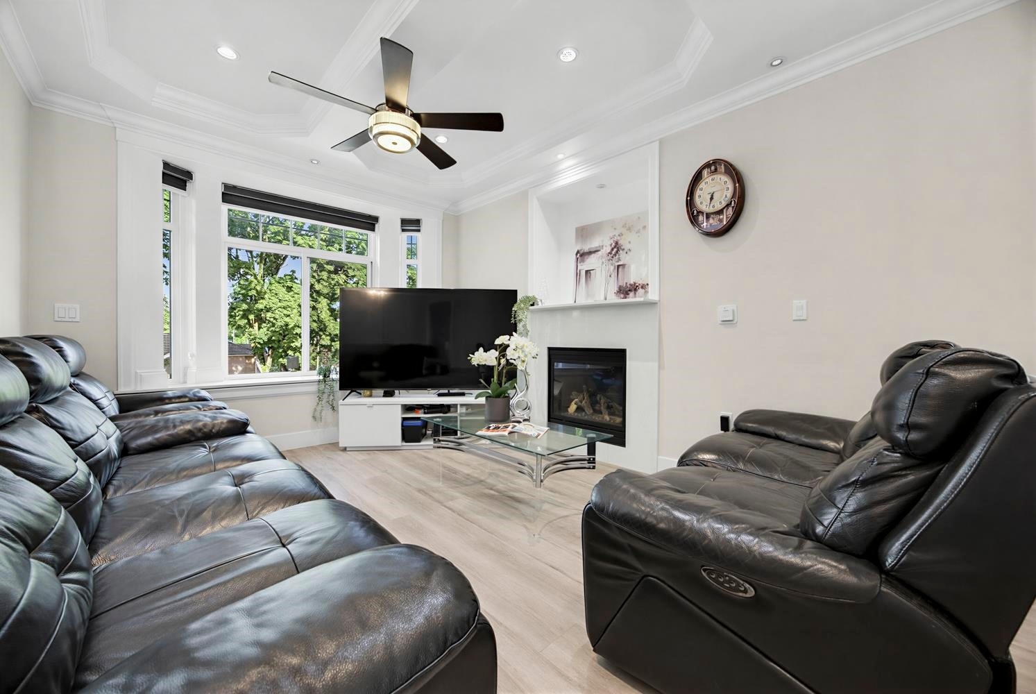 765 Skeena Street, Vancouver, BC - Indoor Photo Showing Living Room With Fireplace
