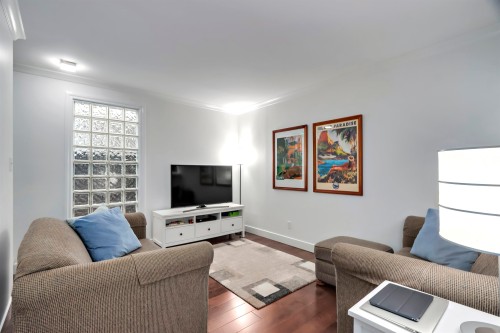 6590 Nelson Avenue, West Vancouver, BC - Indoor Photo Showing Living Room
