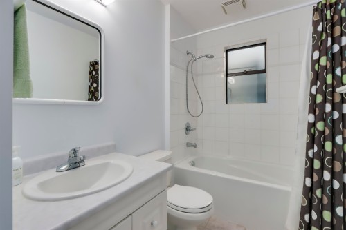 6590 Nelson Avenue, West Vancouver, BC - Indoor Photo Showing Bathroom