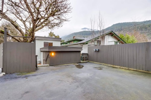 6590 Nelson Avenue, West Vancouver, BC - Outdoor