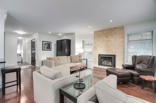6590 Nelson Avenue, West Vancouver, BC - Indoor Photo Showing Living Room With Fireplace