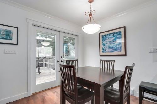 6590 Nelson Avenue, West Vancouver, BC - Indoor Photo Showing Dining Room