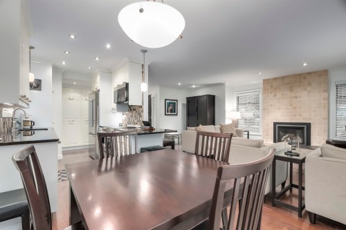 6590 Nelson Avenue, West Vancouver, BC - Indoor Photo Showing Dining Room