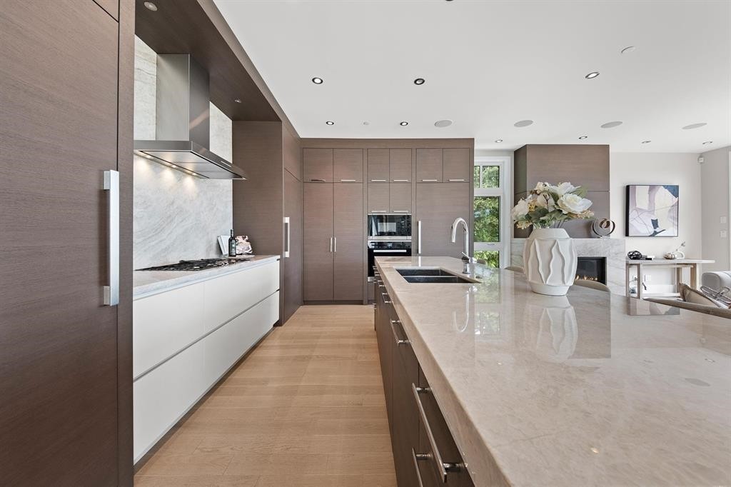 2972 Burfield Place, West Vancouver, BC - Indoor Photo Showing Kitchen With Double Sink With Upgraded Kitchen