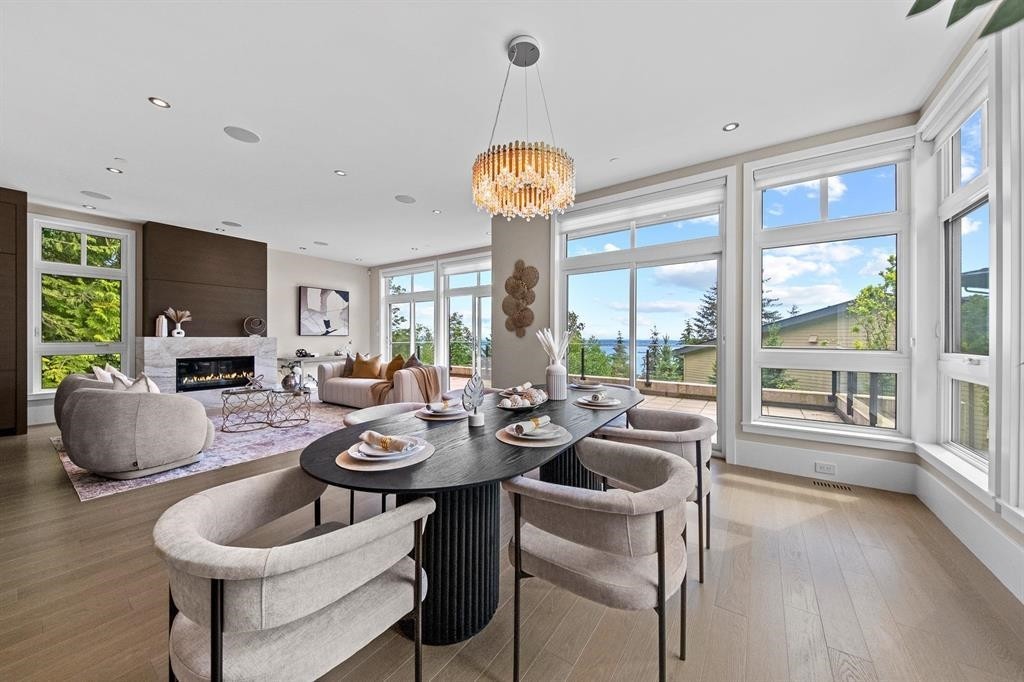 2972 Burfield Place, West Vancouver, BC - Indoor Photo Showing Dining Room