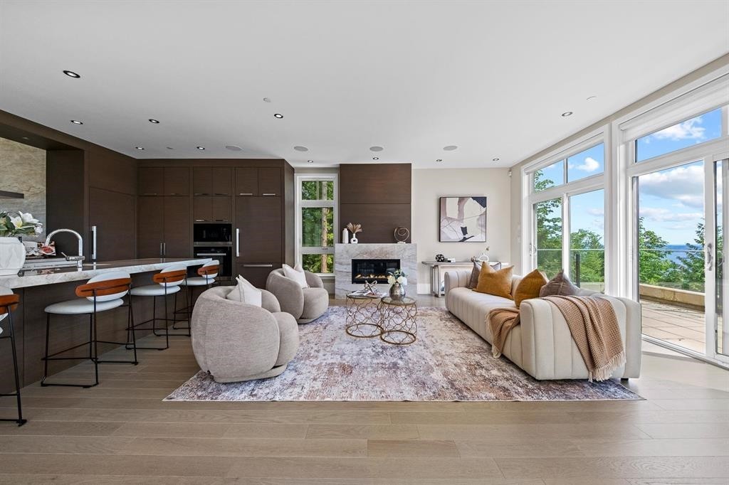 2972 Burfield Place, West Vancouver, BC - Indoor Photo Showing Living Room With Fireplace