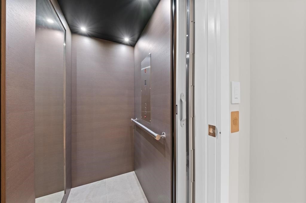 2972 Burfield Place, West Vancouver, BC - Indoor