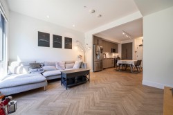 10-9278 Slopes Mews Burnaby, BC V5A 0G1