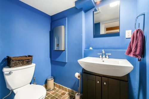 473 6Th Avenue E, Vancouver, BC - Indoor Photo Showing Bathroom