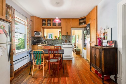473 6Th Avenue E, Vancouver, BC - Indoor Photo Showing Kitchen