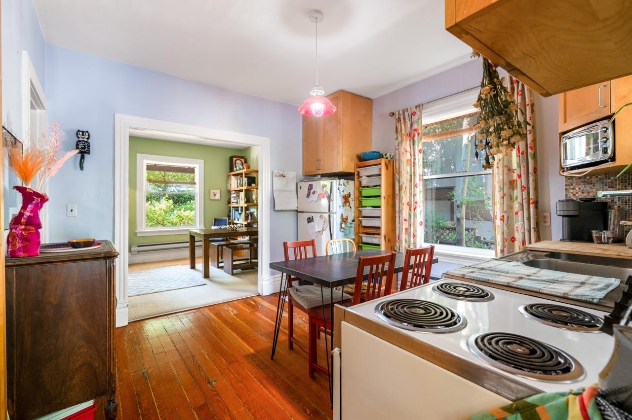 473 6Th Avenue E, Vancouver, BC - Indoor Photo Showing Kitchen