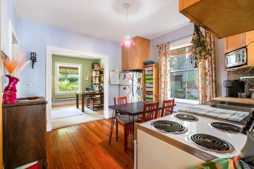 473 6Th Avenue E, Vancouver, BC - Indoor Photo Showing Kitchen