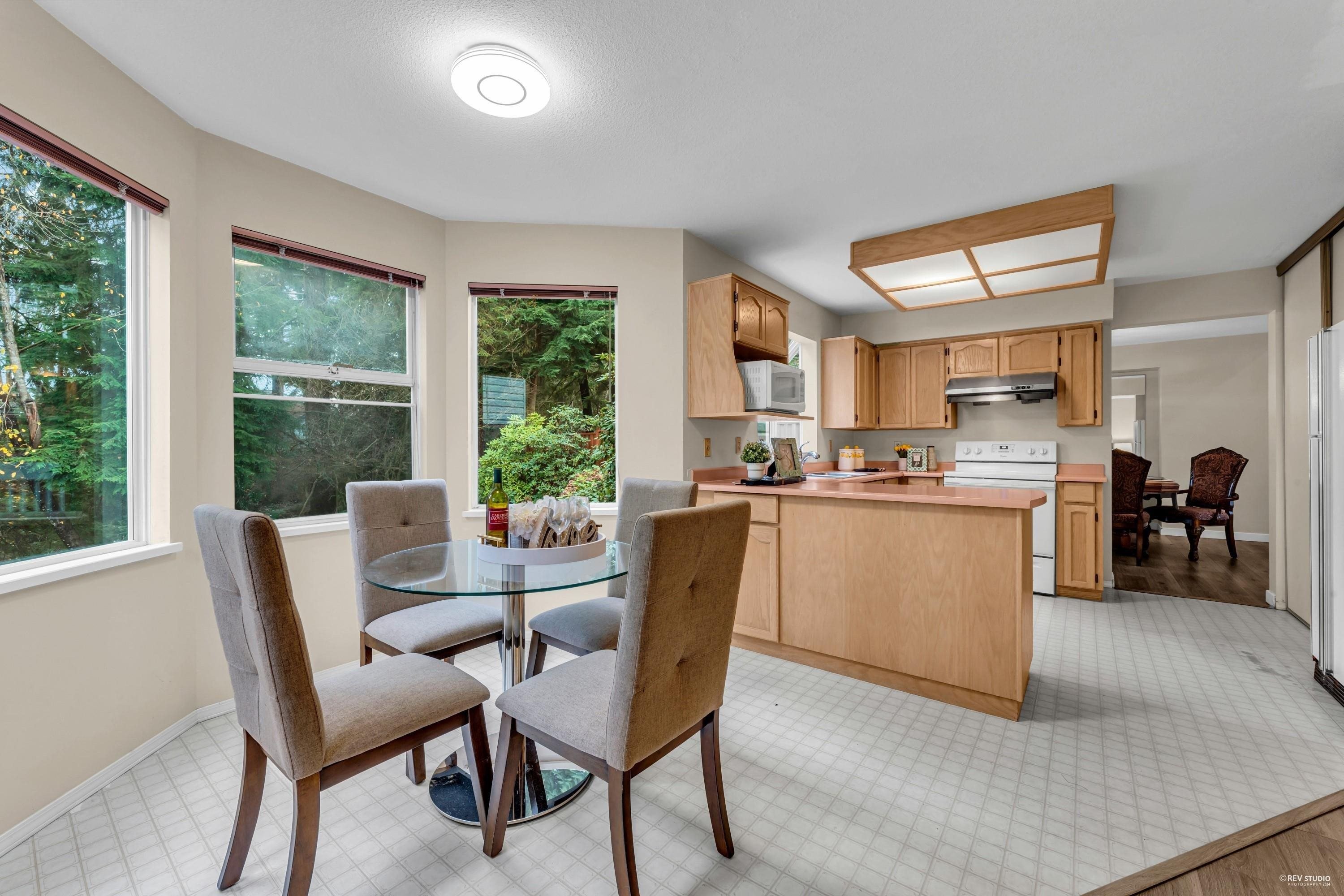 2986 Delahaye Drive, Coquitlam, BC - Indoor