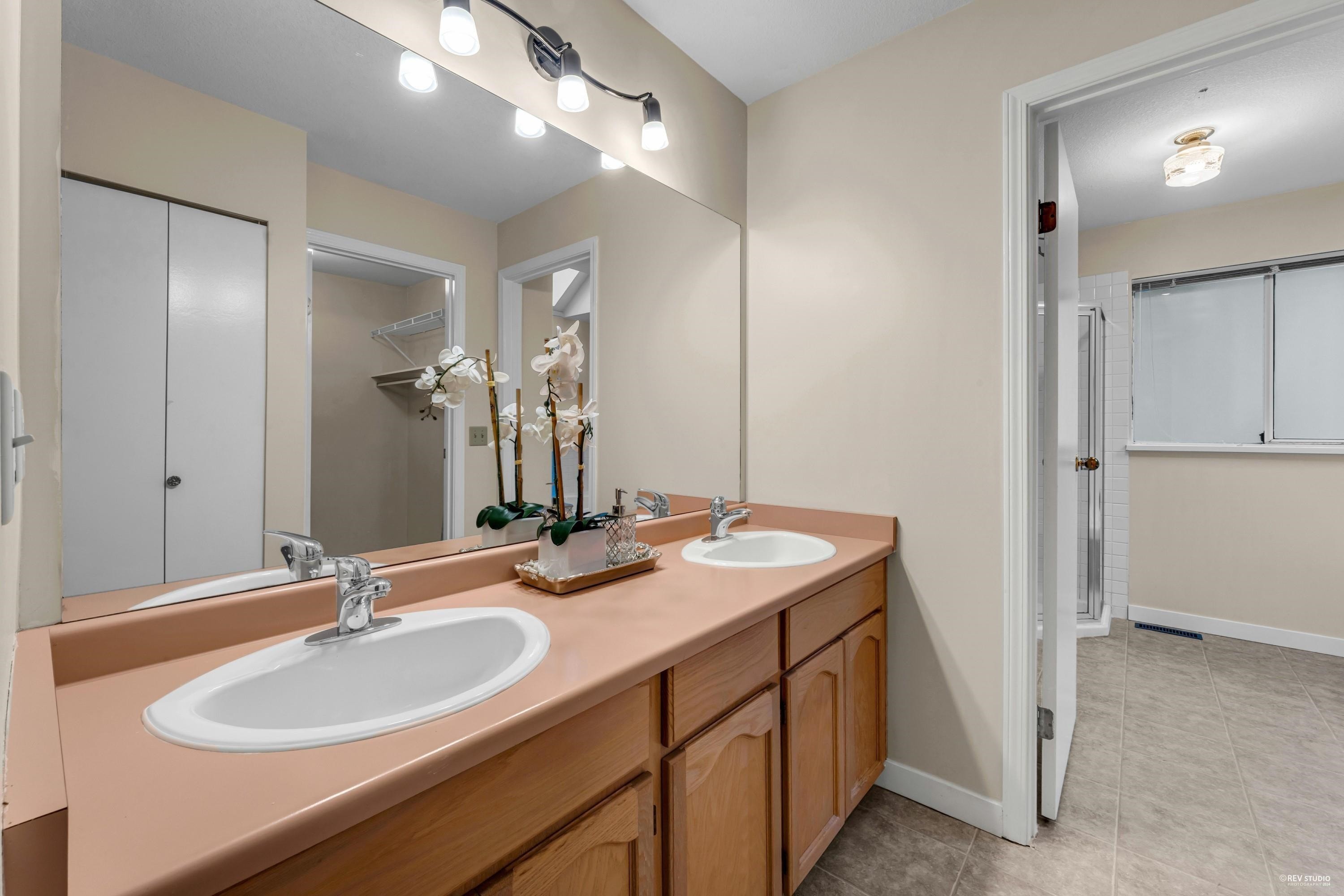 2986 Delahaye Drive, Coquitlam, BC - Indoor Photo Showing Bathroom