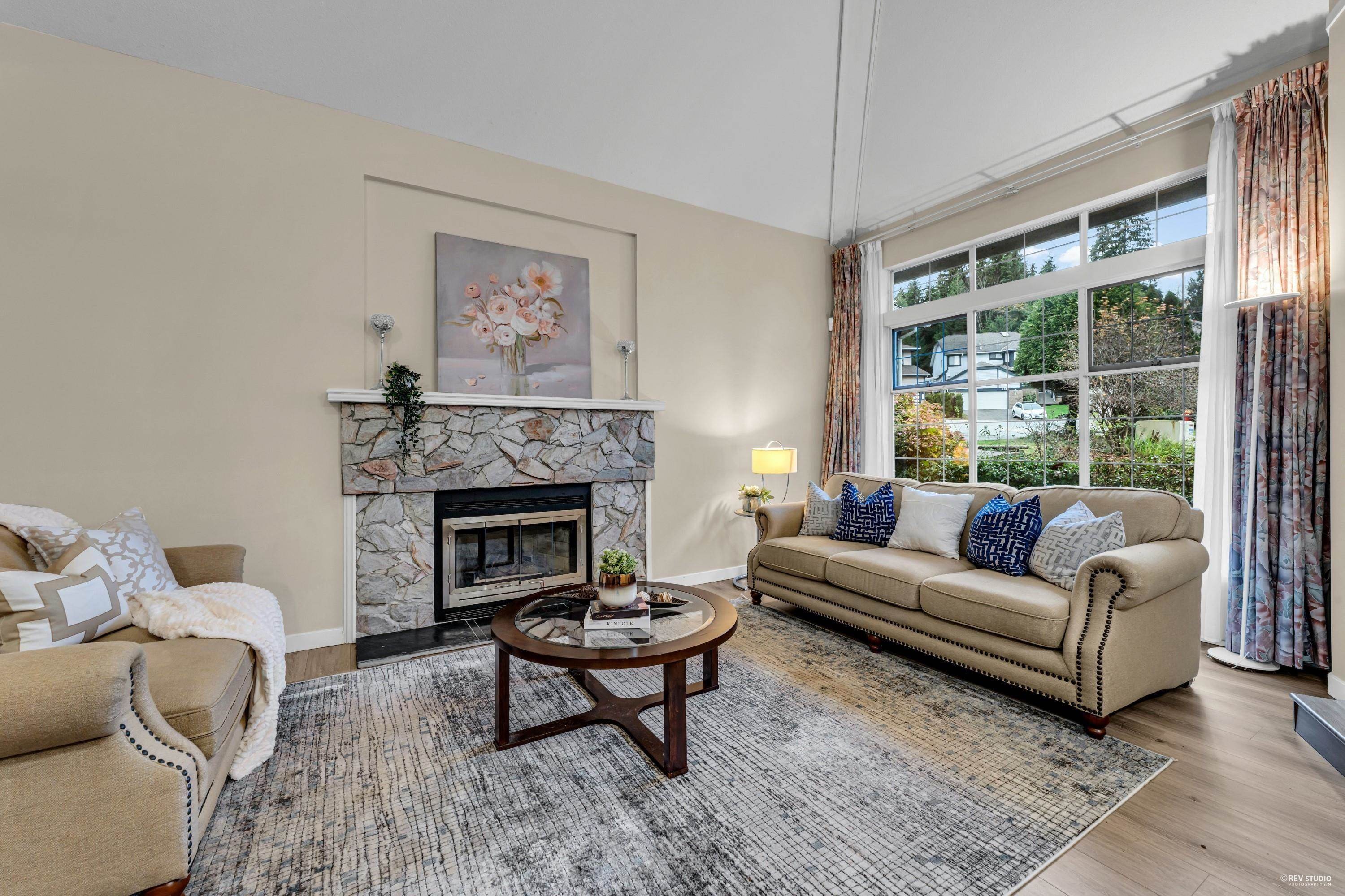 2986 Delahaye Drive, Coquitlam, BC - Indoor Photo Showing Living Room With Fireplace